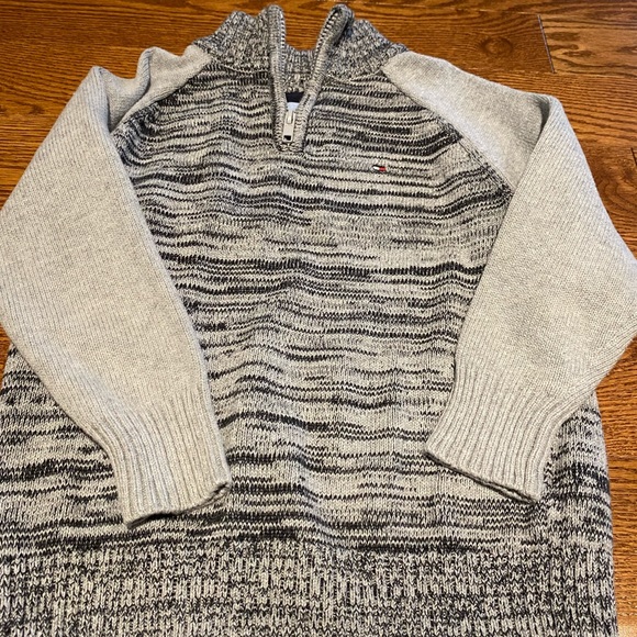 Boys Tommy Hilfriger Half Zip US5 - Picture 2 of 4